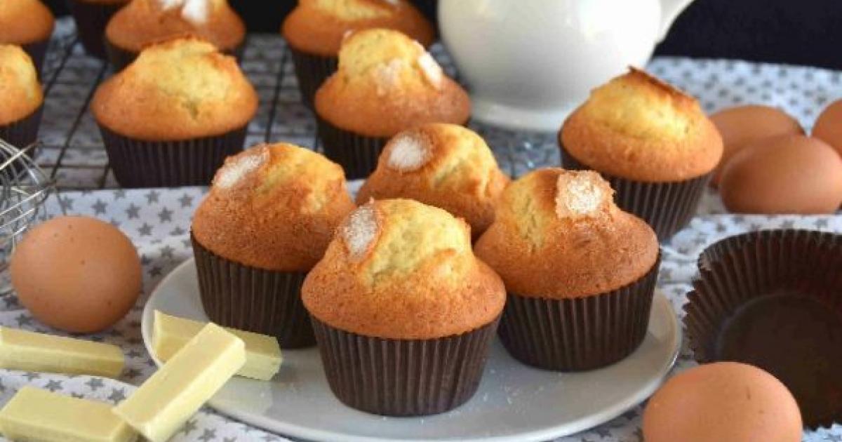 Magdalenas de chocolate blanco fáciles y esponjosas Postres Fáciles y